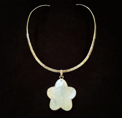 Sterling Silver And Mother Of Pearl Flower Necklace Gorgeous Gems