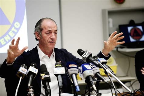 ⚽礪 domani ad auronzo presso il ritiro della @officialsslazio vaccineremo tutta la squadra.sono stato contattato dal presidente lotito e mi ha chiesto se potevamo vaccinarli, e tutta la squadra ha. Covid, Luca Zaia: «Mille euro di multa e denuncia per chi ...