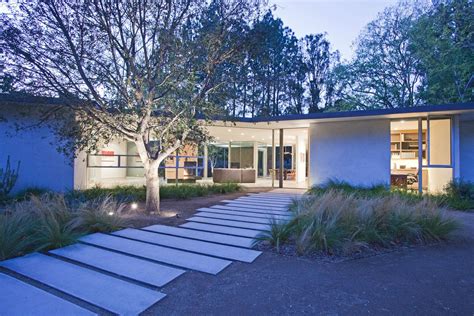 10 Modern Minimalist Home Exterior Designs To Inspire You