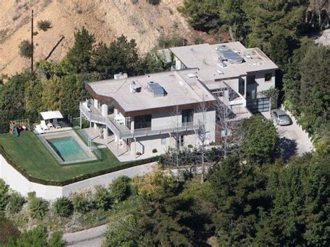 10 Major Celebrities Who Call Beverly Hills Home