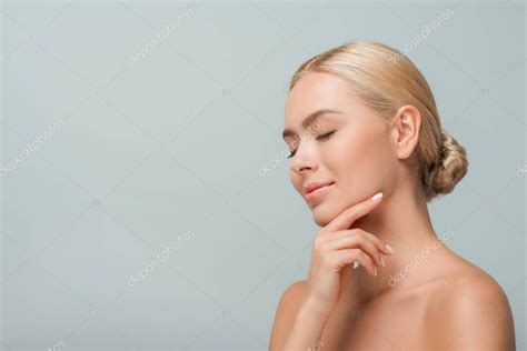 Happy Naked Girl Touching Face Isolated Grey — Foto De Stock