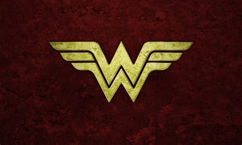 Tal como lo concibió el artista que creó el emblema de wonder woman, es una combinación original de la abreviatura. Wonder Woman Logo and Symbol Meaning | Turbologo