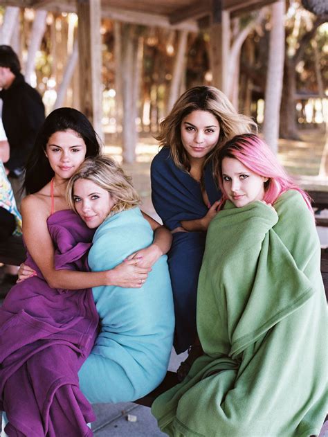 Selena Gomez Ashley Benson Vanessa Hudgens And Rachel Korine On The Set Of Spring Breakers
