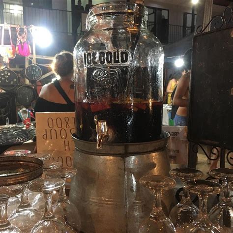 Paya terubong night market is among the favourites for food lovers and bargain queens. Tamarindo Night Market - In Vino Veritas - Costa Rica