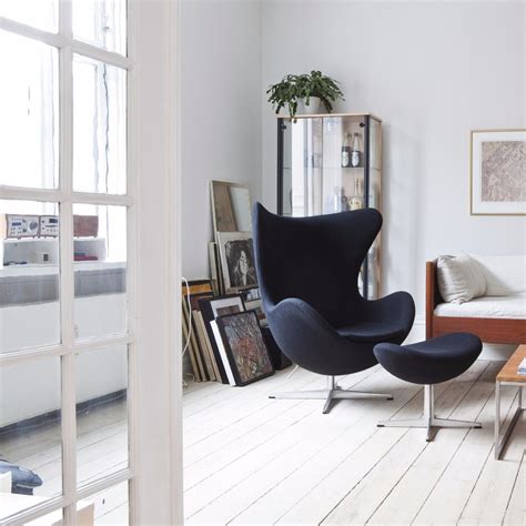 The egg chair was designed in 1958 by architect and designer arne jacobsen. Fritz Hansen Egg Chair | Contemporary Lounge Chairs | Minima