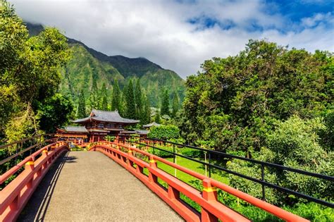 Premium Photo Byodo In Japanese Temple Surrounded By Beautiful Nature