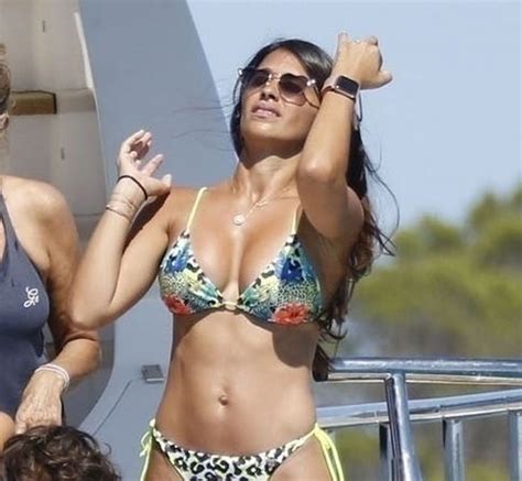 Lionel Messi Antonela Roccuzzo Are Pictured Enjoying Their Holiday