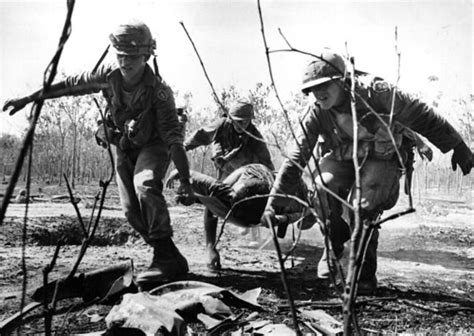 Vietnam War 1966 Wounded Us Troops Dashing Low Under E Flickr