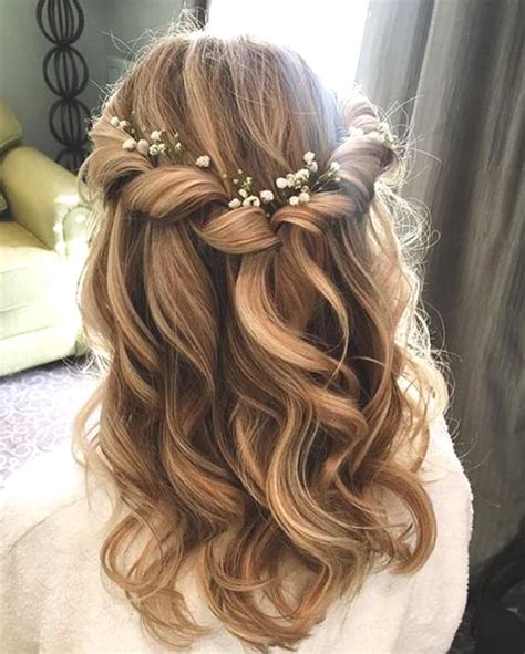 There is a big variety of wedding hairstyles for medium hair. 72 Romantic Wedding Hairstyle Trends in 2019 | Ecemella