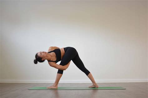 How To Do Triangle Pose Trikonasana In Yoga Benefits Explained