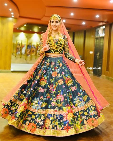 Latest Bridal Mehndi Dresses Wedding Collection 11