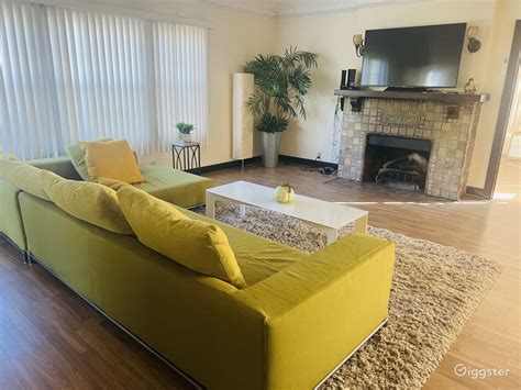 Larchmont village upper duplex prime location | Rent this location on