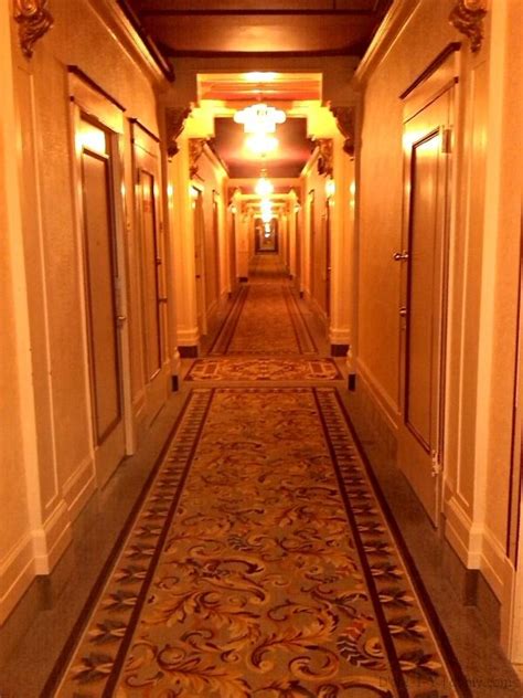 Benefits Of Staying At Vintage Hotels D Oh I Y Vintage Hotels Hotel Hallway Old Houses