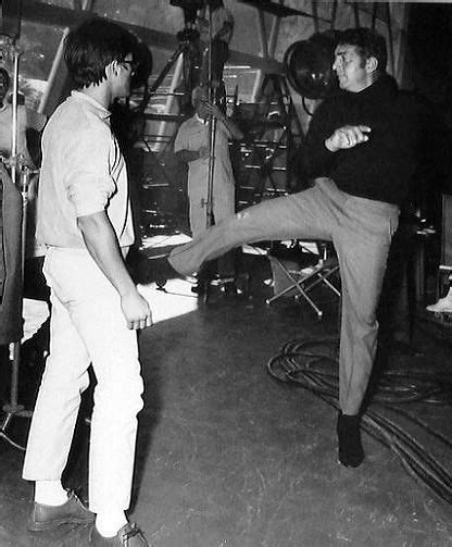 Bruce Lee With Dean Martin Bruce Lee Photos Rock Lee Dean Martin Karate Moves Joey Bishop