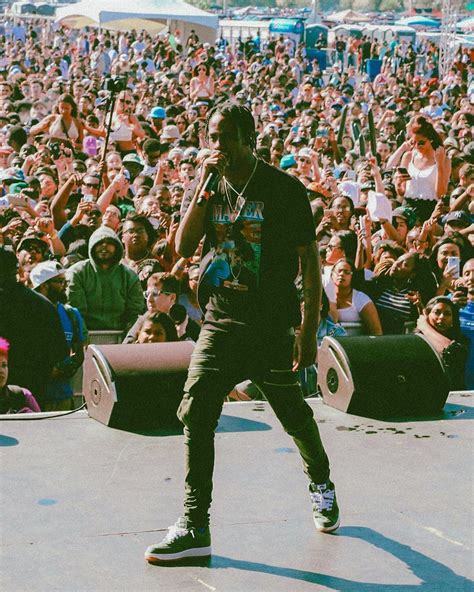 Strapped Archives On Instagram Travis Scott Performing During 2015