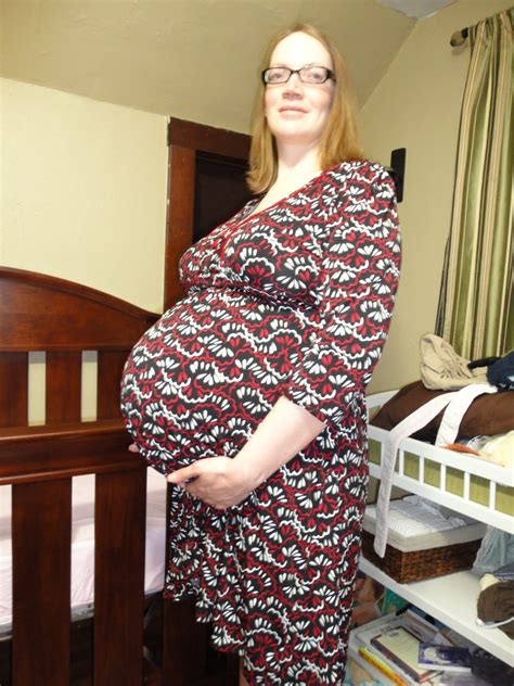 A mother pregnant with twins shows off her huge pregnant Ьellу at the
