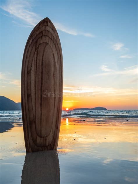 Surfboard On The Beach Stock Image Image Of Extreme 197702409