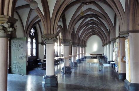 The university of marburg has about 23,500 students and 7,500 employees and is located in marburg, a town of 76,000 inhabitants, with university buildings dotted in or around the town centre. Marburg alte Universität Foto & Bild | architektur ...