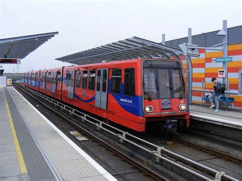 21 Reasons The Dlr Is Far Superior To The London Underground