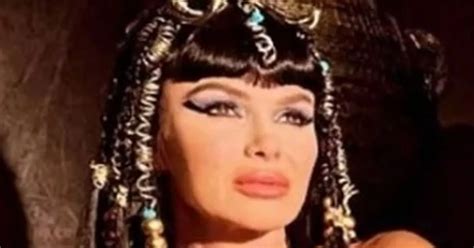 Amanda Holden Strips Completely Naked While Dressed As Cleopatra In New