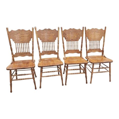 Vintage Amish Oak Country Pressed Back Spindle Chairs A Set Of 4