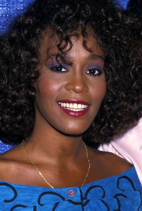 Women wanted to make themselves ready with a strange and magnificent appearance. 80s Hair and Makeup Trends That Are Back - 1980s Beauty Trends