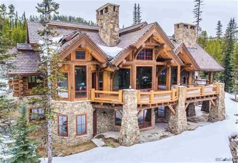 There really is nothing like christmas in our homes. 8 of the Most Stunning Log Cabin Homes in America