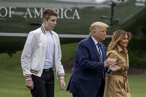 Melania knavs ميلانيا ترامب زوجة الرئيس دونالد ترامب والسيدة الأولى للولايات المتحدة الأمريكة. ميلانيا ترامب تقول إنّ ابنهما بارون أصيب بكوفيد-19 وشفي