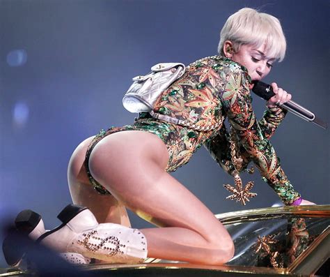 Miley Cyruss Tight Ass 29 Pics Xhamster