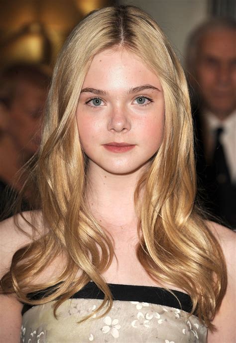 elle fanning style dakota and elle fanning elle fanning hair pretty face glittery eyes