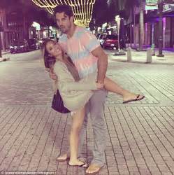 jessie james announces she and nfl husband eric decker are expecting second chuld daily mail