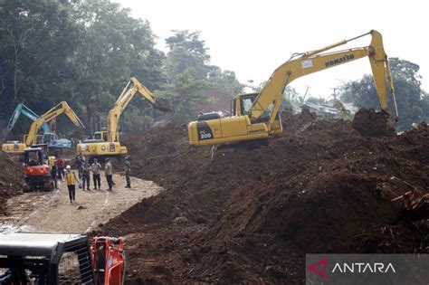 Jalan Raya Puncak Cianjur Yang Terputus Akibat Longsor Kini Sudah Bisa