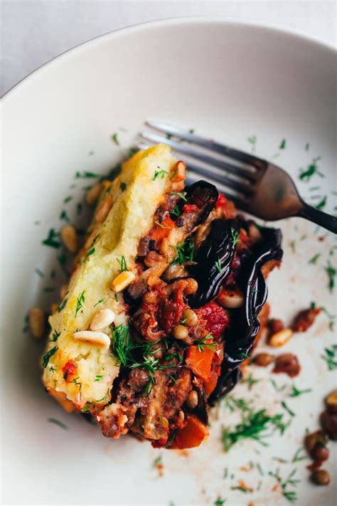 1) roasted eggplants slices, 2) a lentil tomato filling, and 3) a roasted garlic bechamel sauce. Vegan Lentil Moussaka | Recipe | Vegan dishes, Food ...