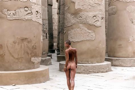 Who Is Marisa Papen When Did The Model Pose Naked At The Wailing Wall