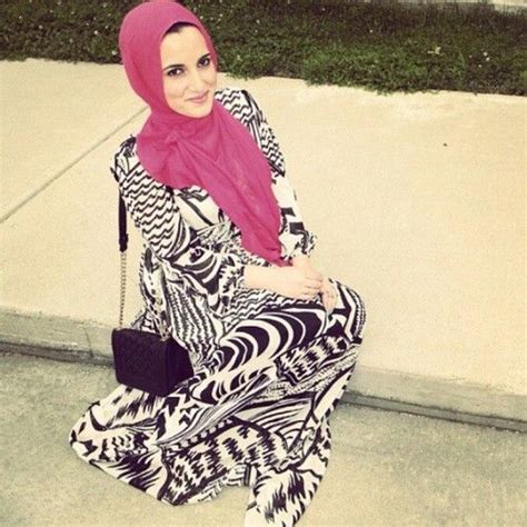 Hijabis In Dresses And Skirts Middle Eastern Fashion Fashion Hijabi Fashion