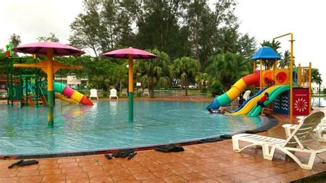 Situated only 40 km from the city center, guests are well located to offering hotel guests superior services and a broad range of amenities, de rhu beach resort is committed to ensuring that your stay is as comfortable as. small water park - Picture of De Rhu Beach Resort, Kuantan ...