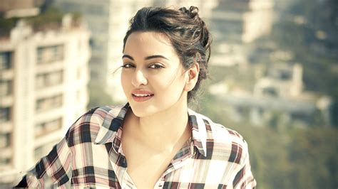 Sonakshi Sinha Cute Hd Pics Wallpaper Hd Indian Celebrities 4k Wallpapers Images Photos And
