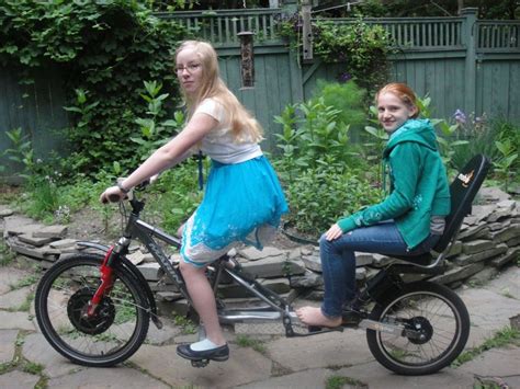 Both ends are powered, at the front. 2 person 2 motor (one in front wheel, one in back wheel ...