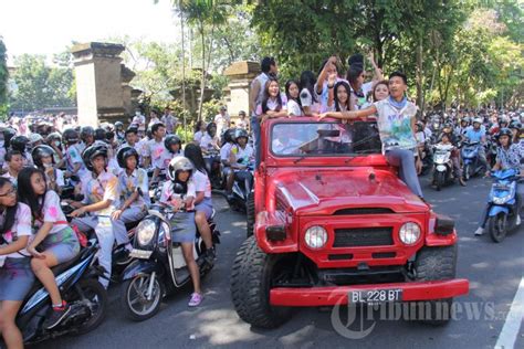 Foto Foto Aksi Cewek Sma Merayakan Kelulusan Ujian Nasional Tribun