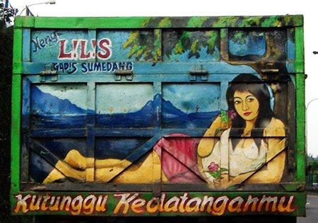 Tulisan kocak di belakang truk pengangkut. Tulisan Kocak di belakang truk Pengangkut | wisbenbae