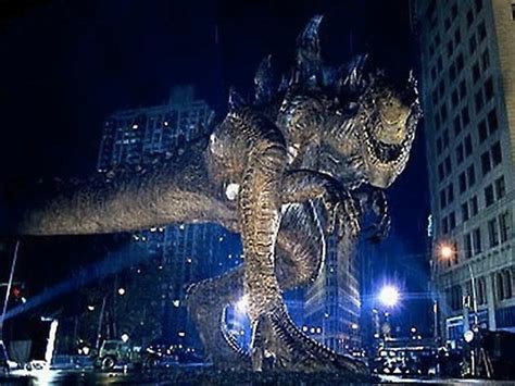 На глазах у потрясенных жителей рушатся небоскребы, переворачиваются автобусы. 1998 'Godzilla' Honest Trailer - Business Insider