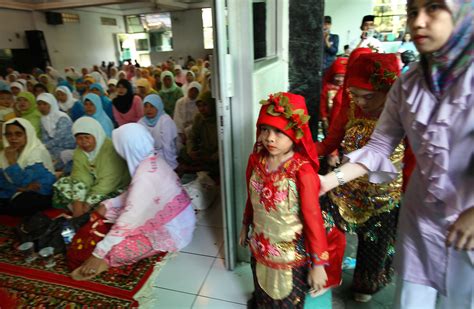 Female Circumcision In Indonesia Stephanie Sinclair