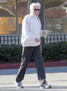 Dick Van Dyke Grabs Healthy Green Smoothie While Running Errands Daily Mail Online