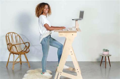 Finally, we took into consideration how much weight a standing desk could manage. Standing Desk Advantages in the Workplace