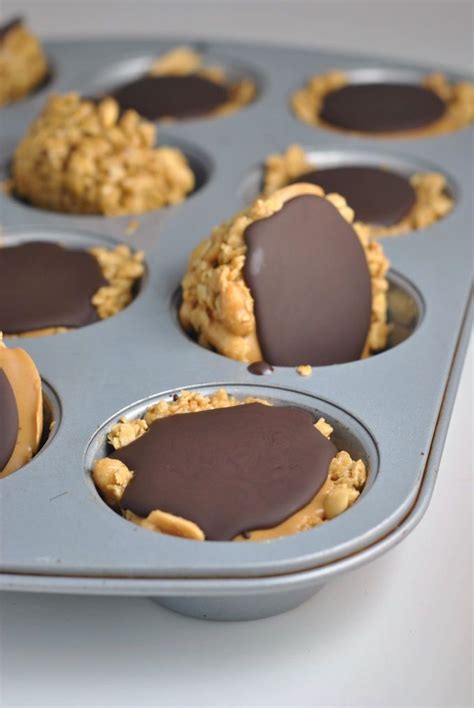 Grease cupcake pan and divide the mixture in 12 cups. No-Bake Peanut Butter Granola Cups | Healthy peanut butter ...