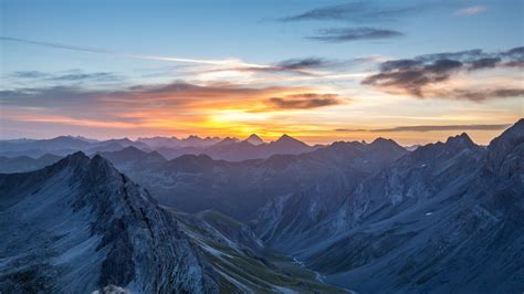Download 1366x768 Wallpaper Sunset Horizon Mountains Valley Tablet