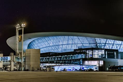 La Nueva Terminal Del Aeropuerto Internacional De Carrasco También