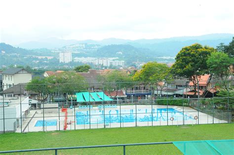 It is 5 feet or 1.524 metres tall in the middle whereas its height increases to 5 ft 1 inch or 1.55 metres at the edges. Fairview International School - Subang Jaya Campus ...