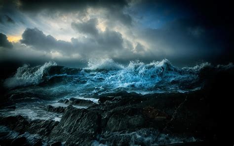 Waves Break On Shore Wallpaper Download 2880x1800