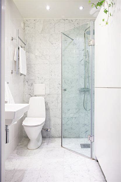 Noble stone tiling gives a very stylish look to your marble bathroom tiles are never out of fashion and the material has the great advantage to look. | White marble bathroom tilesInterior Design Ideas.